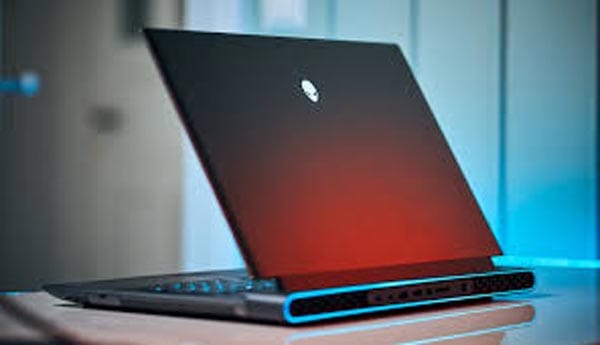 Alienware m18 R2